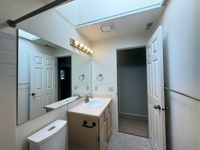 Building Photo - Charming 3-Bedroom Home in Desirable Gem Heights