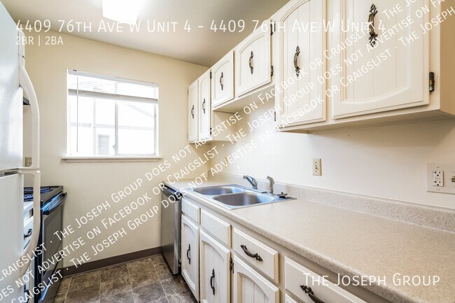 Building Photo - 4409 76th Ave W