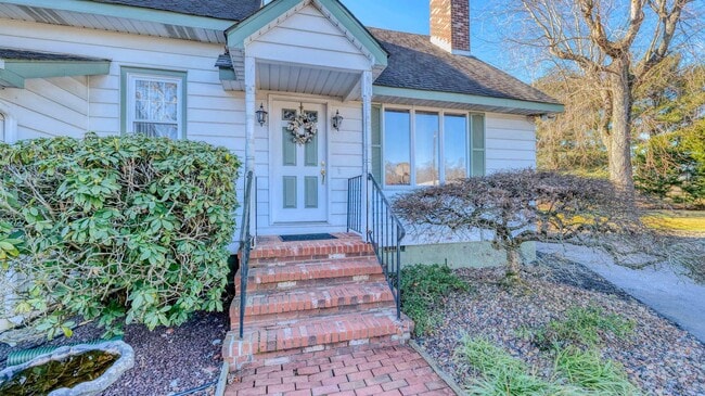 Building Photo - 549 Tuckahoe Rd