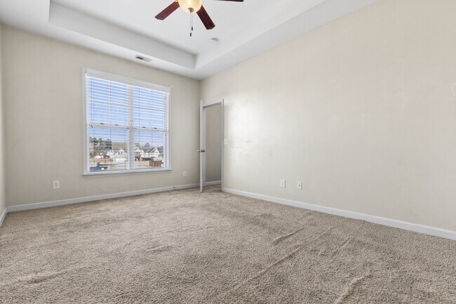 Building Photo - Towne Pointe