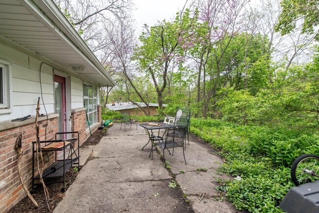 Building Photo - 413 S Revena Blvd