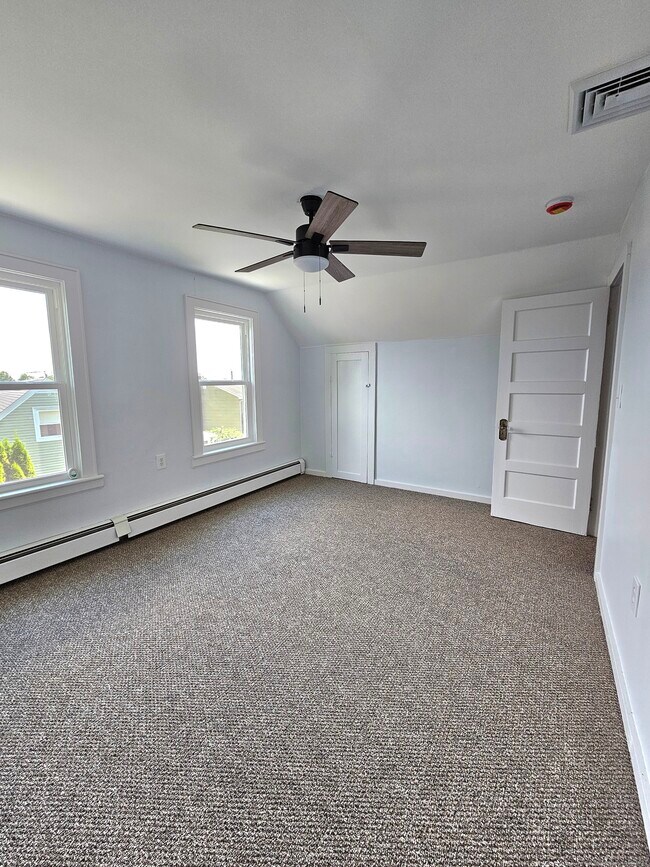 Building Photo - 4 Knoll Ave