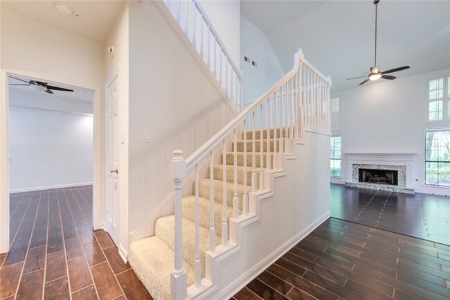 Building Photo - 25 Fairway Oaks Pl