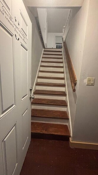 Building Photo - 39 Aldine St