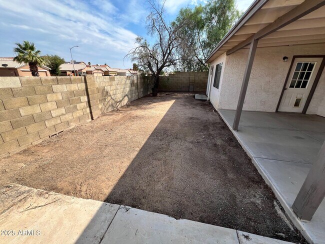Building Photo - 11231 W Golden Ln