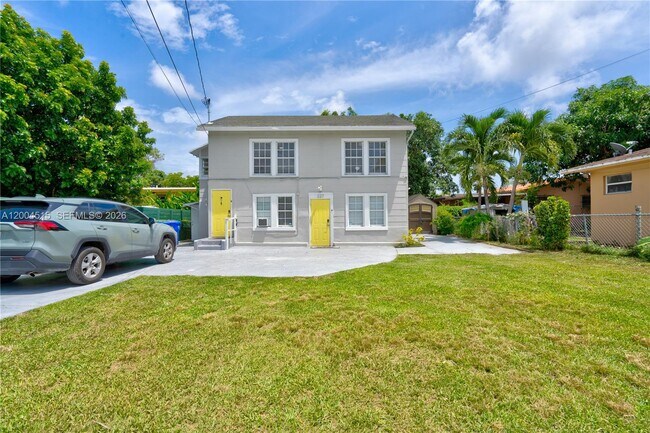 Building Photo - 227 SW 30th Ave