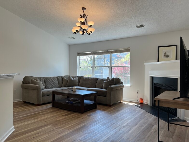 Building Photo - 5343 Tidewater Dr