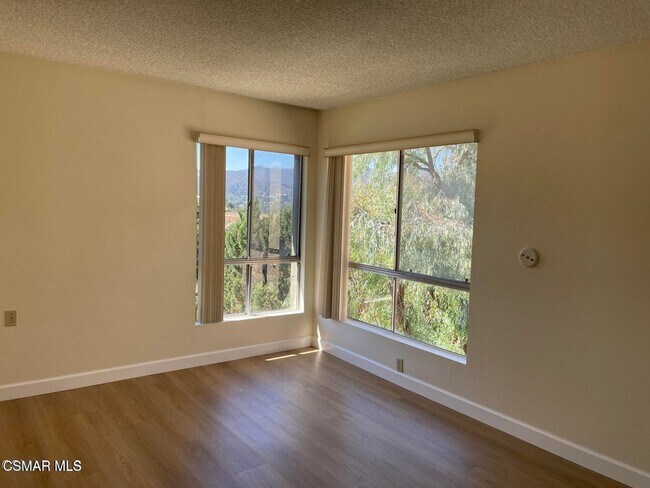Building Photo - 286 Oak Leaf Dr