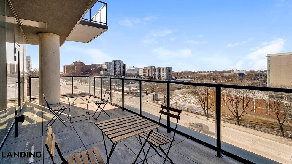 Building Photo - 513 S Damen Ave