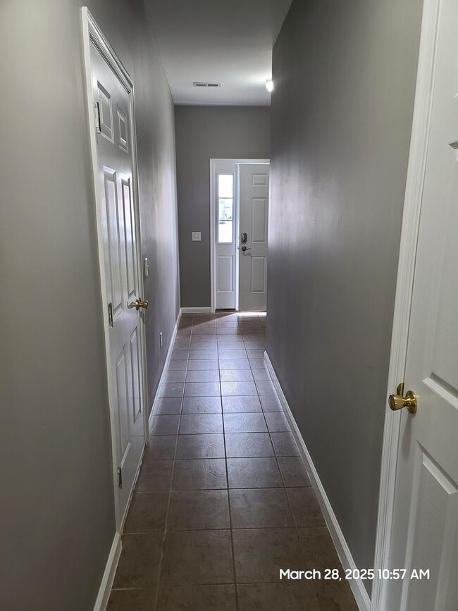 Building Photo - 3 Bedroom Townhome for Rent in Waynesboro