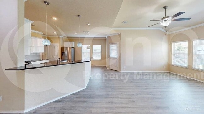 Building Photo - 400 Plum Ct