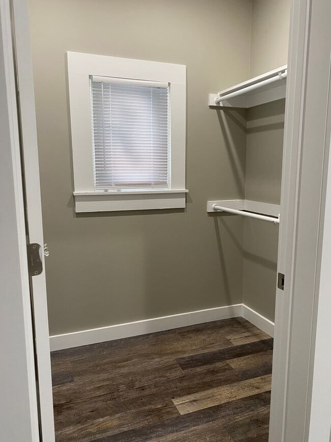 Building Photo - 302 W Baylor St