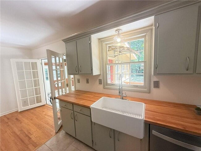 Building Photo - 1009 Verdi Way