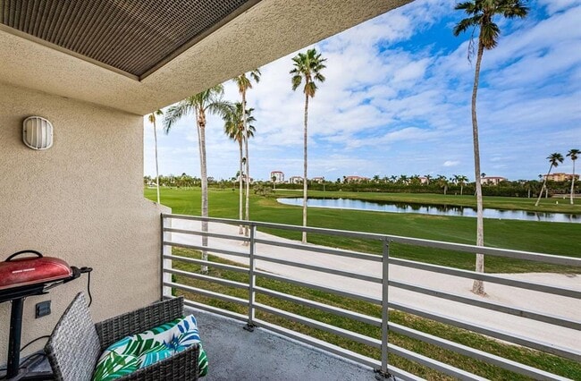 Building Photo - 6141 Bahia Del Mar Blvd S
