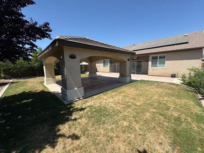 Building Photo - SE Visalia home Coming Soon!!