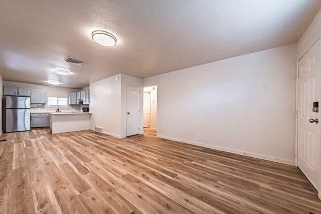 Building Photo - Renovated Cozy 2-Bedroom Duplex |Utilities Included! | Move-In Special - 50% off the first month’...