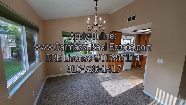 Building Photo - 206 Live Oak Cir