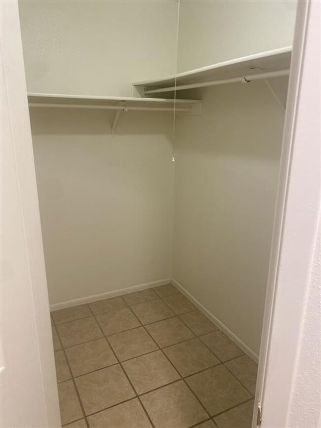 Building Photo - GREAT 2/2/1 DUPLEX