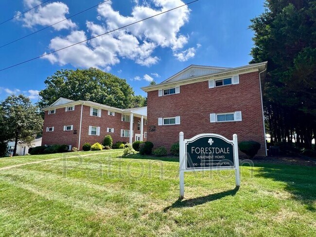 Building Photo - 1020 Hendersonville Rd