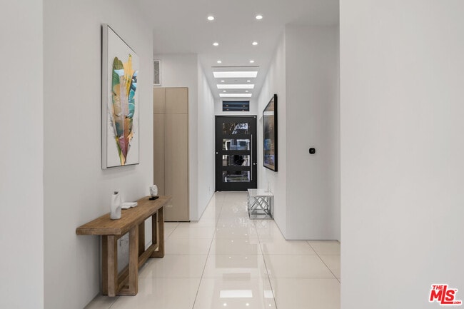 Building Photo - 4458 Mammoth Ave