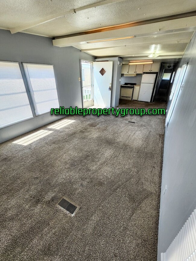 Building Photo - New Listing in Fort Wayne