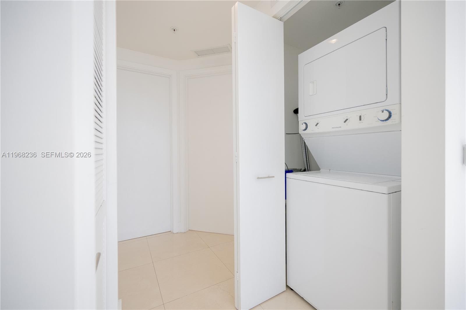 Building Photo - 201 SW 17th Rd