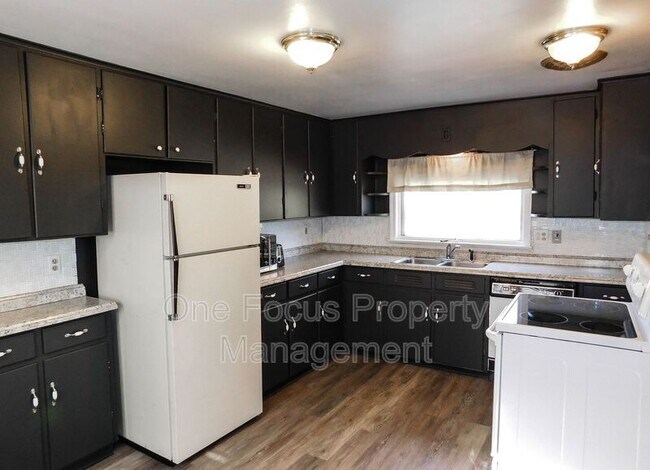 Primary Photo - 515 E Second Ave