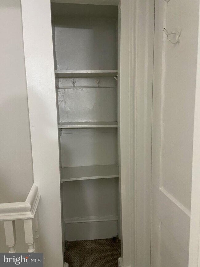 Building Photo - 20 S 61st St