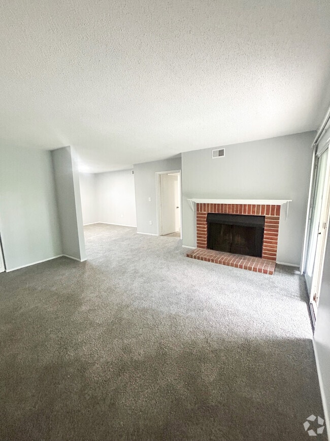 Building Photo - 601 Riverhill Cir
