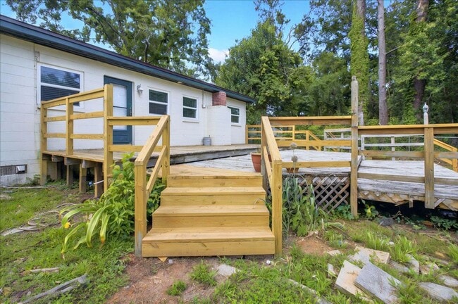 Building Photo - 4 bed 2 bath house, walk to stadium! Avail...