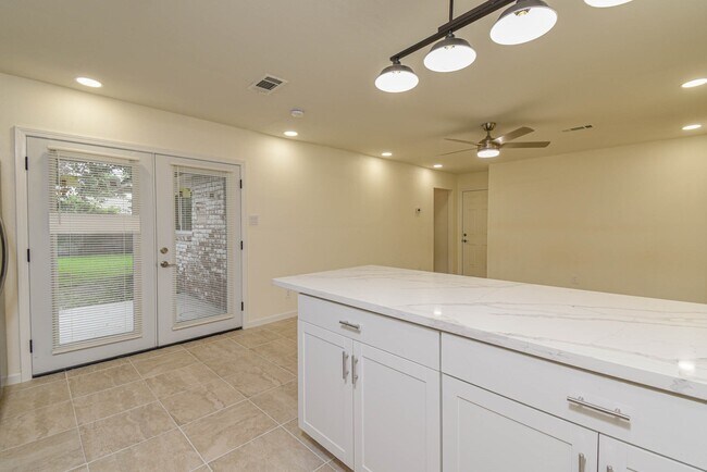 Building Photo - 5003 Denoron Dr