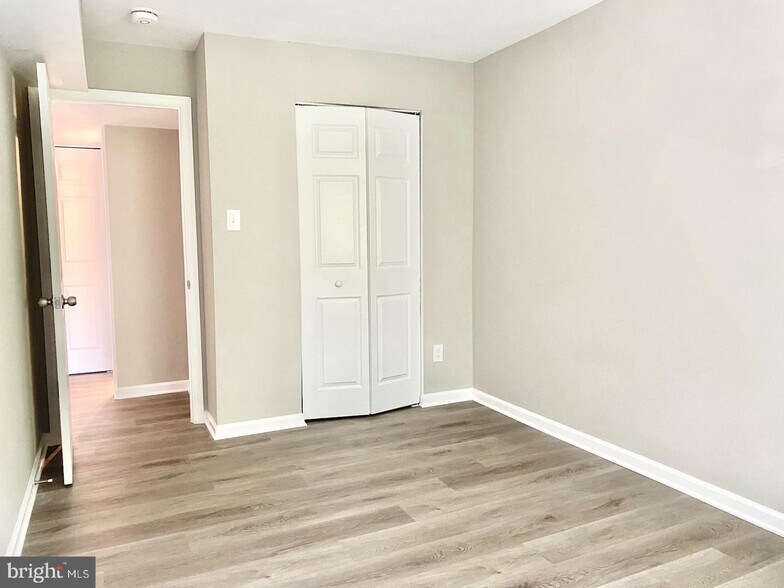 Building Photo - 6288 Rose Hill Ct
