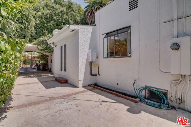 Building Photo - 641 N Martel Ave