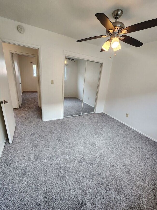 Building Photo - $1000 REBATE!! Delightful La Mesa 2BR/1BA in Small Complex