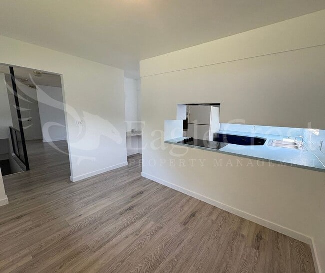 Building Photo - Three Bedroom, Two Bathroom House plus bon...