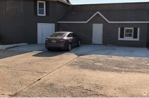 Exterior Photo - 205-209 W Broadway St