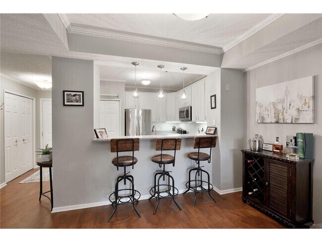 Building Photo - 645 N 1st St