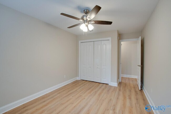 Building Photo - 112 Autumn Branch Dr