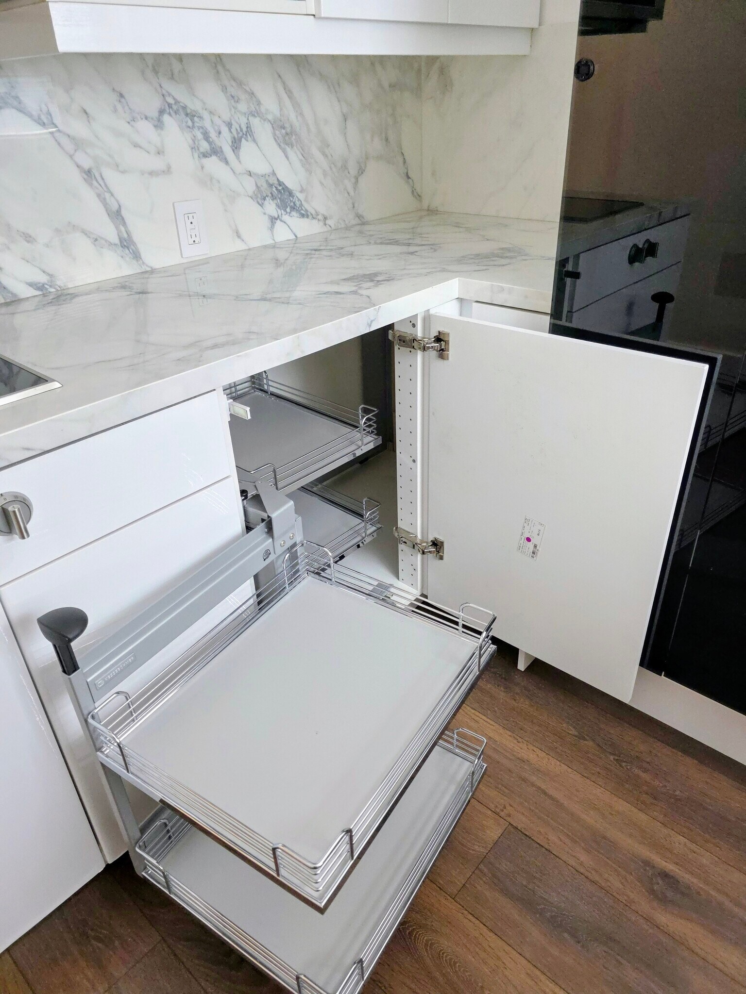 Building Photo - 3004 Kelton Ave