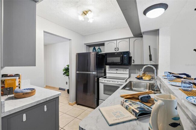 Building Photo - 4038 Cortez Dr