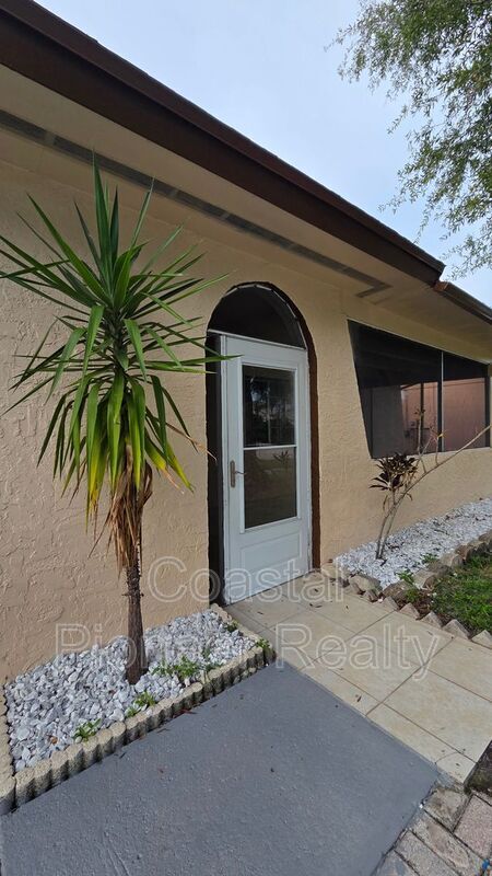 Building Photo - 4817 Cypress Tree Dr