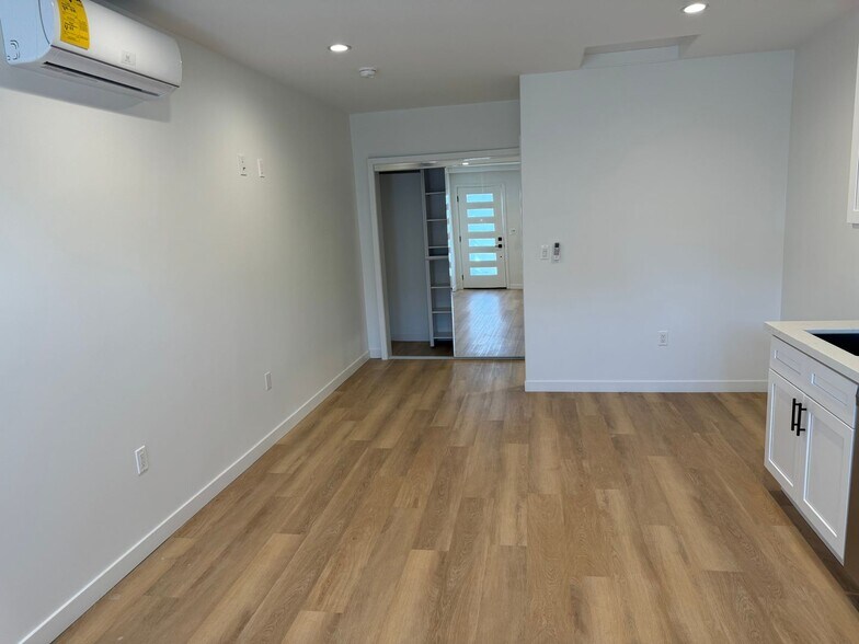 Building Photo - 6125 Whitsett Ave
