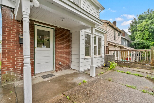 Building Photo - 2217 Hawthorne Ave