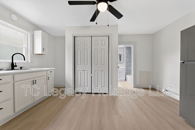 Building Photo - 1013 N 15th St