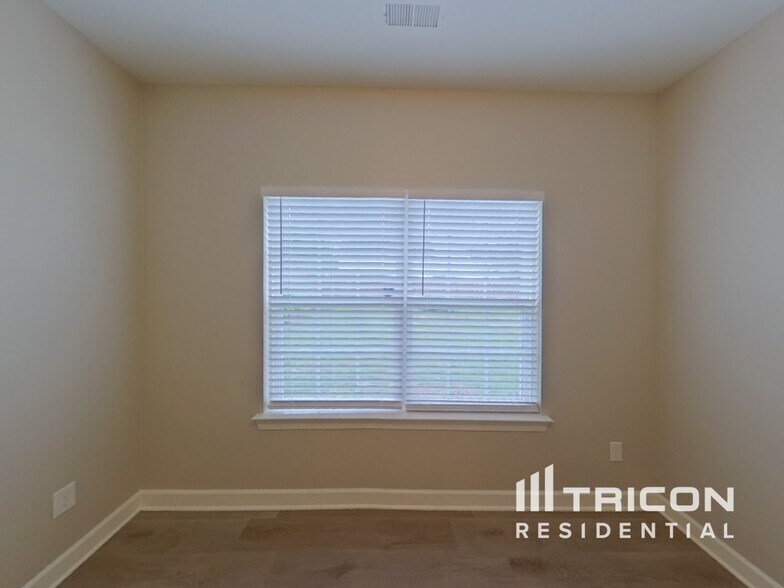 Building Photo - 559 Clearwater Dr
