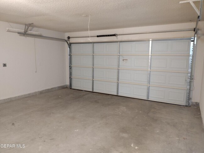 Building Photo - 4620 Loma Linda Cir
