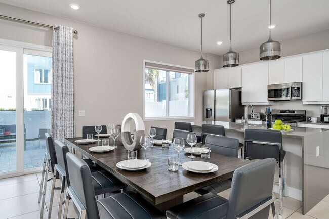 Building Photo - 7770 Sandy Ridge Dr