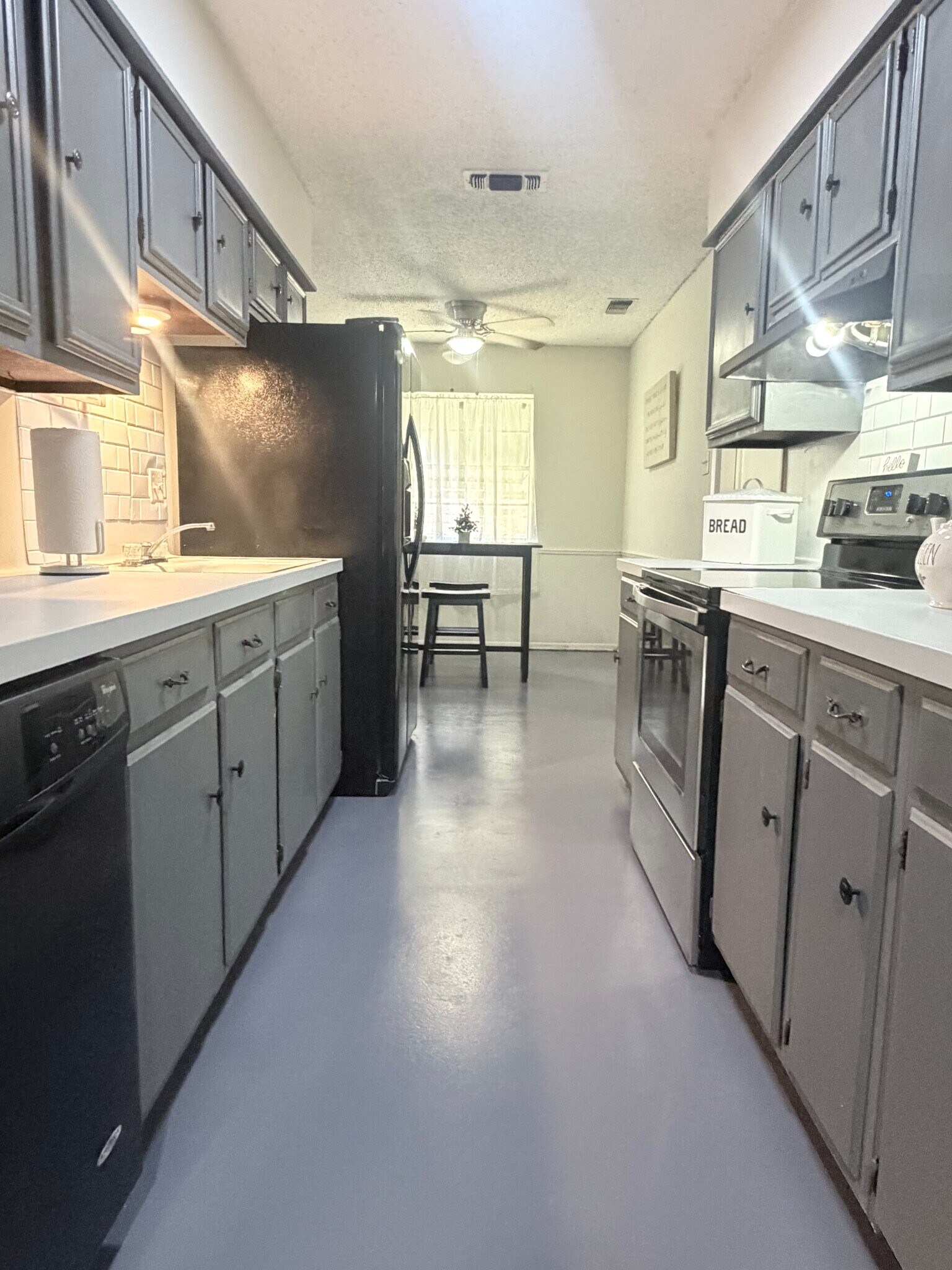 Building Photo - 7418 Meadow Cliff St