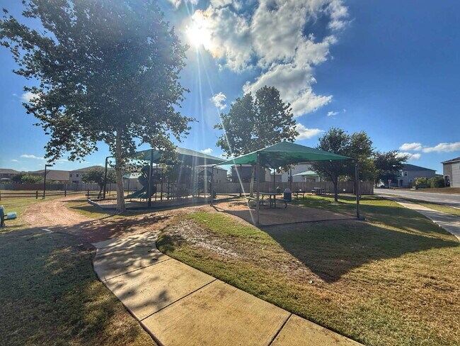 Building Photo - Immaculate Two Story Home in Legend Point Just Minutes from IH-35, shopping and area school!