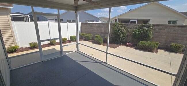 Building Photo - Charming 2-Bed, 2-Bath Home in The Village of Collier!